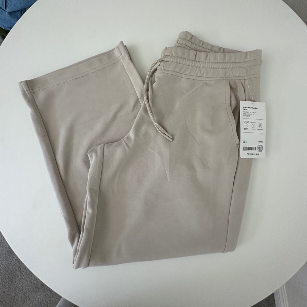 Athleta Seasoft Straight Crop Abalone NWT M
